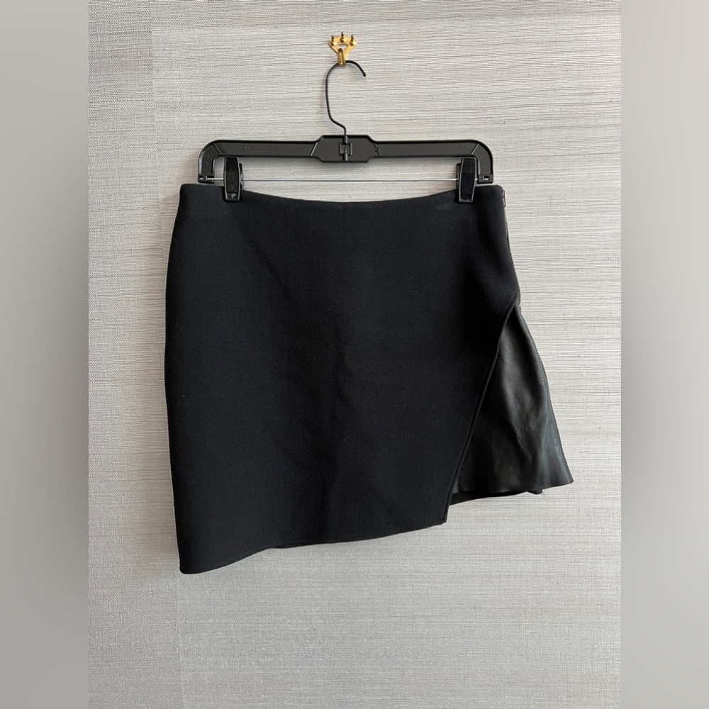 HELMUT LANG Black Wool Blend & Leather Panel Lined Mini Skirt - Size 6